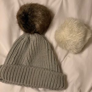 Knitted beanie with removable Pom Pom
